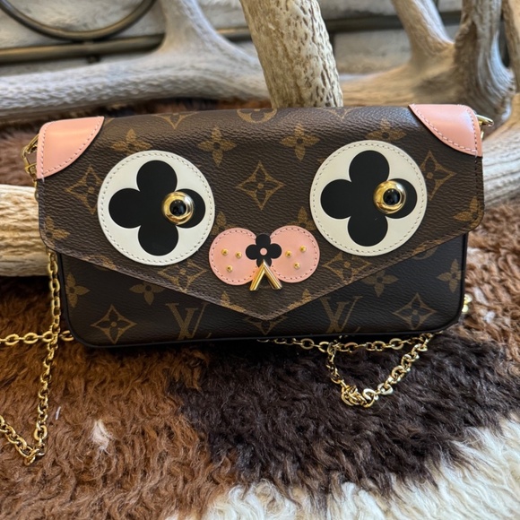 Clutches_&_Wristlets